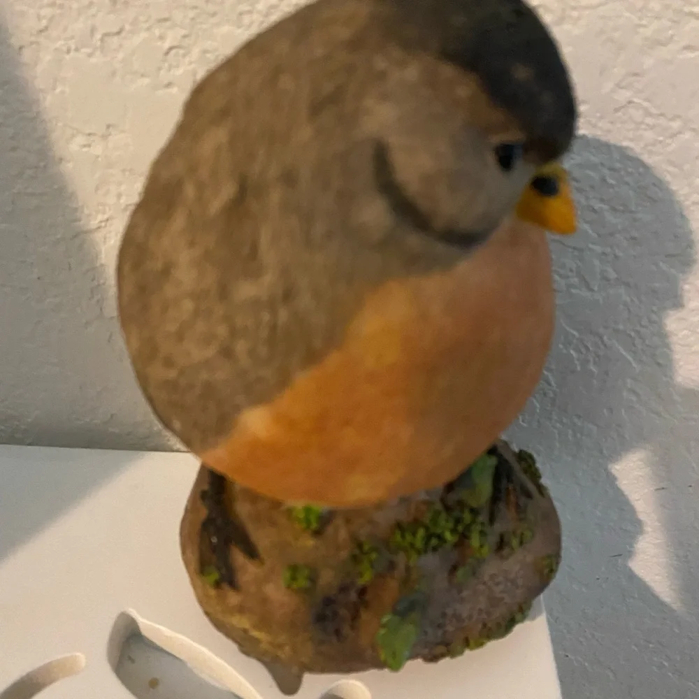 American Robin Lifelike Resin Hand Painted 7” Decor Whimsical Bird Statue